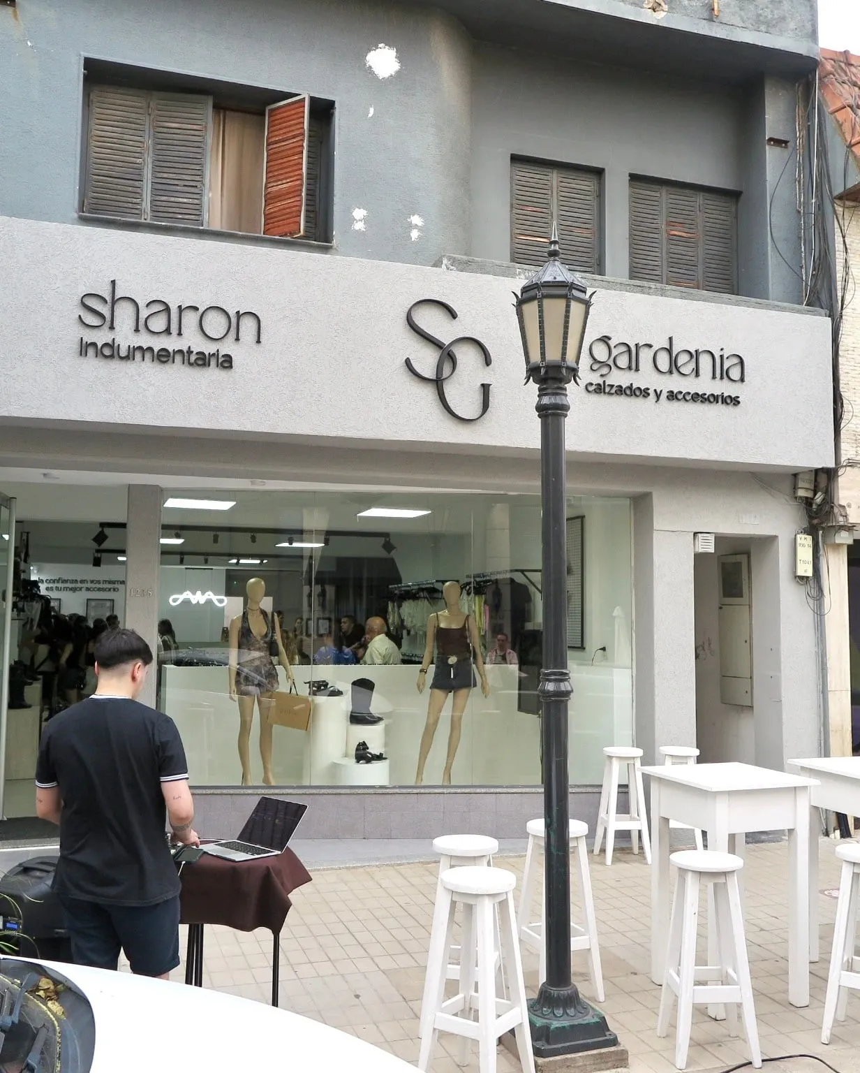 Frente del local Sharon y Gardenia